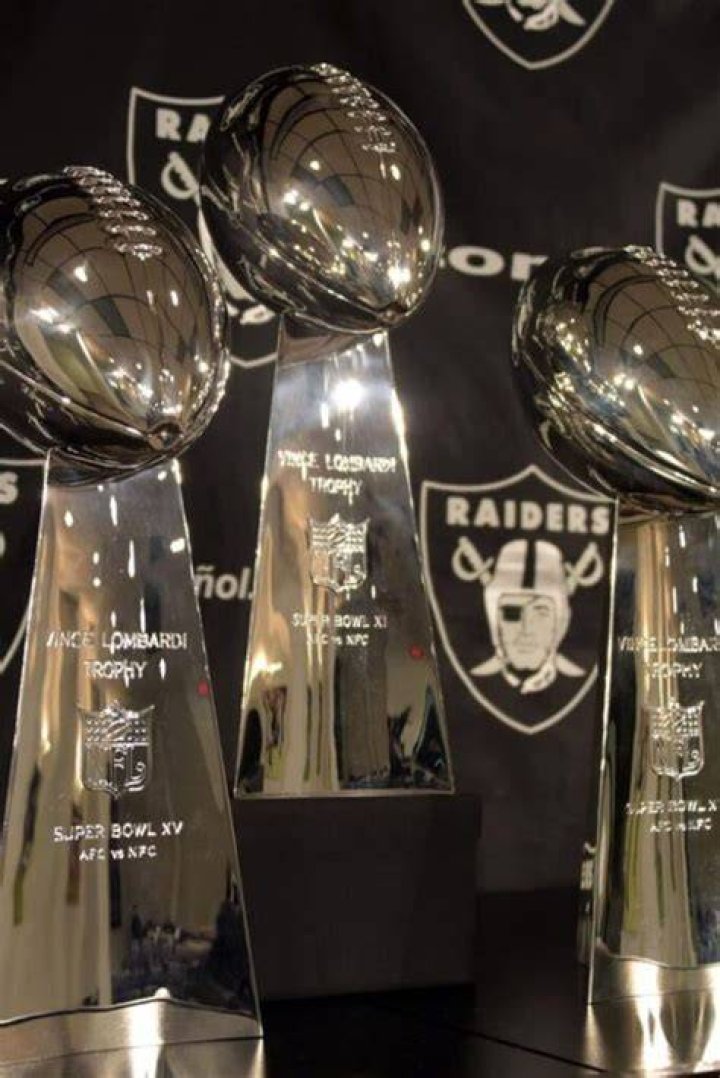 Who did Raiders beat in Super Bowl?
