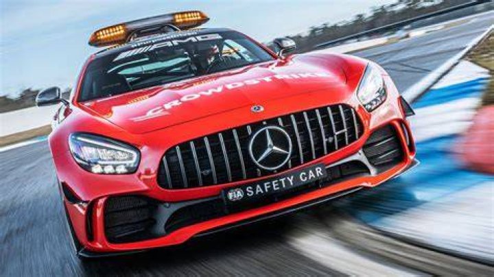 Who drive the safety car?