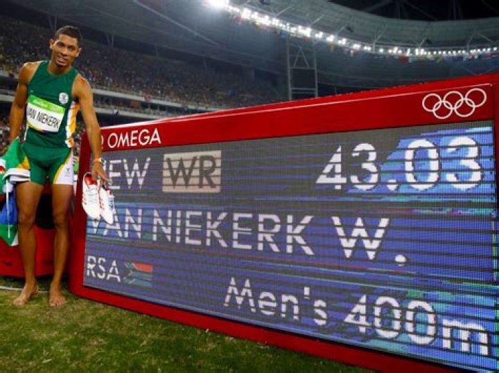 Who holds the 400m world record?