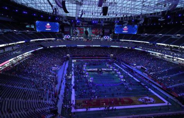 Who hosted the coldest Super Bowl ever?