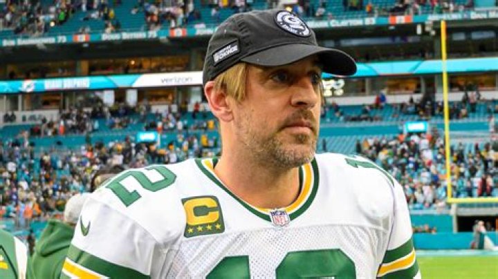 Who is Aaron Rodgers favorite receiver?