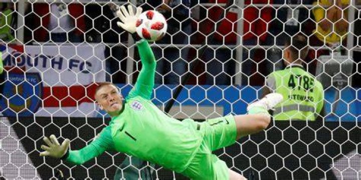 Who is Brentfords number 1 keeper?
