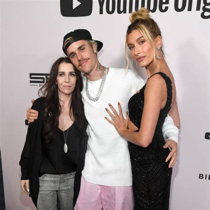 Who is Hailey Bieber best friend?