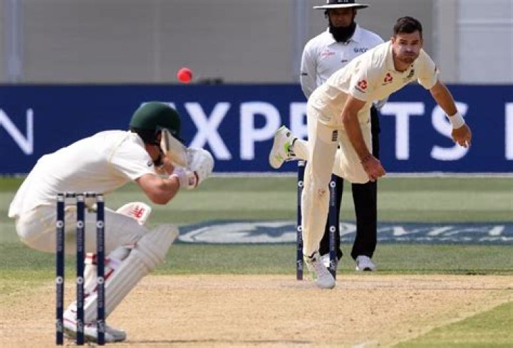 Who is the best swing bowler in world?