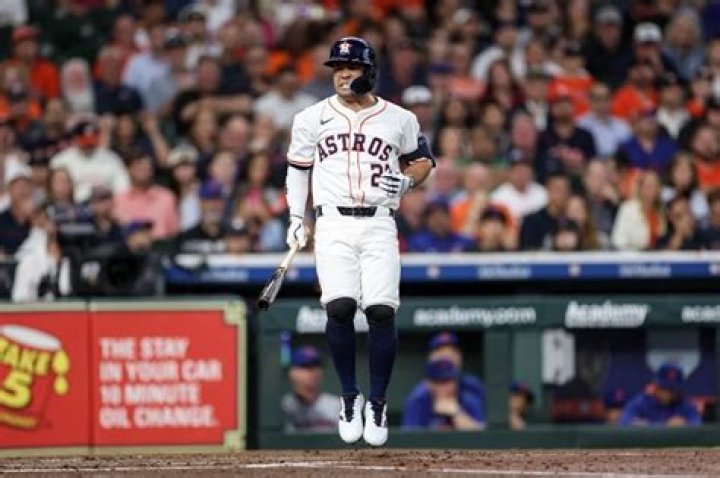 Who is the shortest pitcher in the MLB?