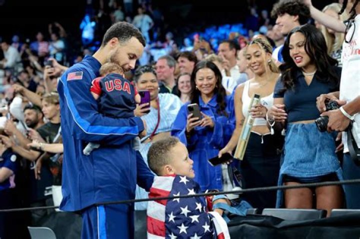 Who is younger Steph or Seth?