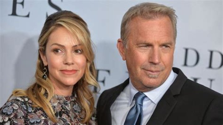 Who played Kevin Costner's girlfriend in draft day?