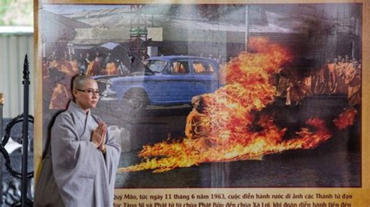 Who set Lanka on fire?