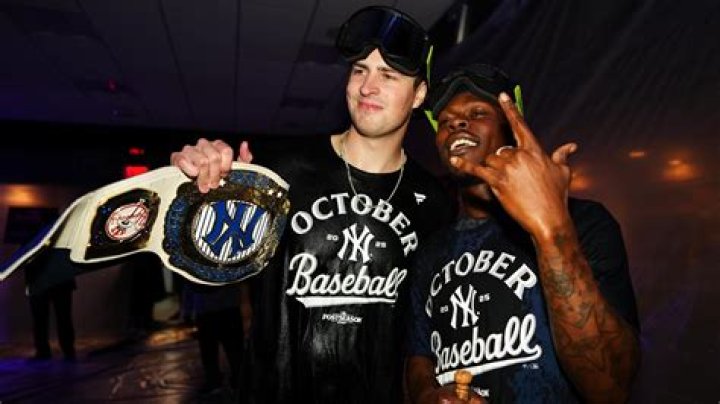 Who sold Yankees to Steinbrenner?