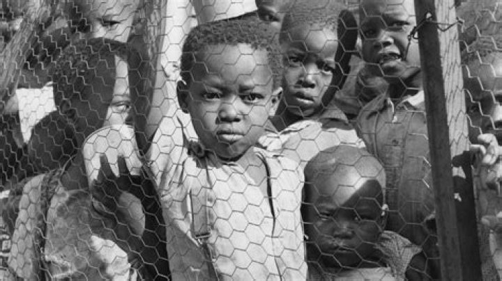 Who stopped the apartheid?
