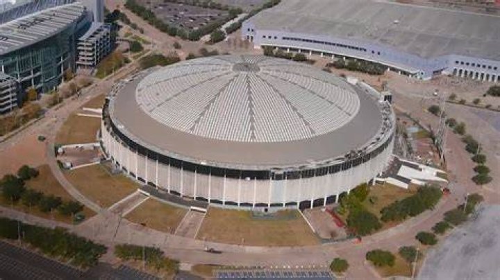 Who was the first person to hit the roof of the Astrodome?