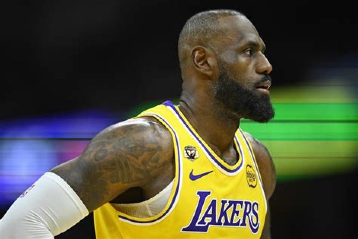 Who won LeBron 2022 or Durant?