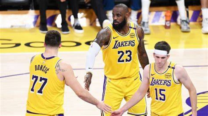Who wore 33 for Lakers?