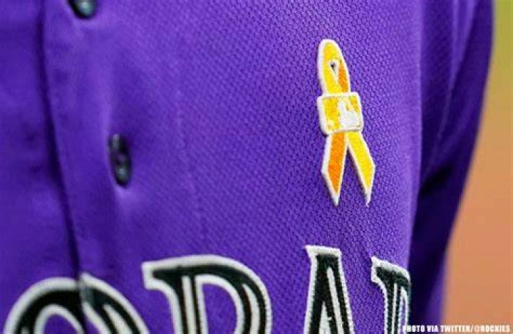 Why are PGA players wearing purple ribbons today 2021?