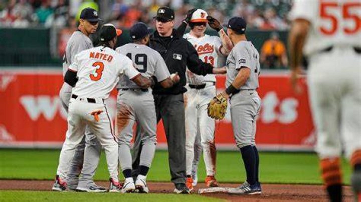 Why are the Yankees and Orioles wearing camouflage hats?