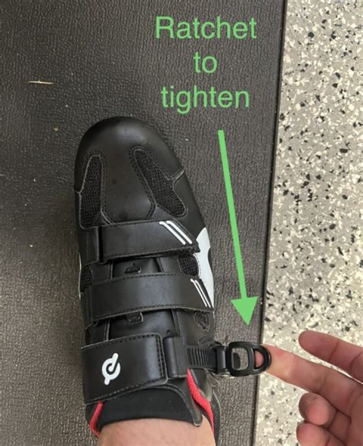 Why can't I get my Peloton shoes to clip in?