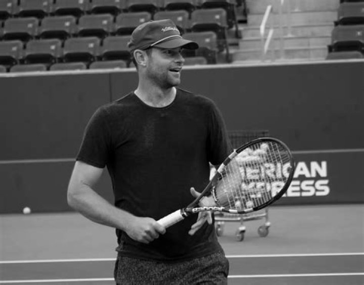 Why did Andy Roddick retire from tennis?