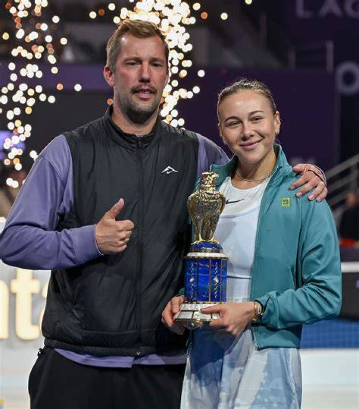 Why did Cahill quit coaching Anisimova?