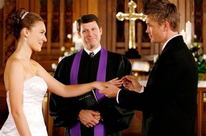 Why did Lucas not marry Lindsey?