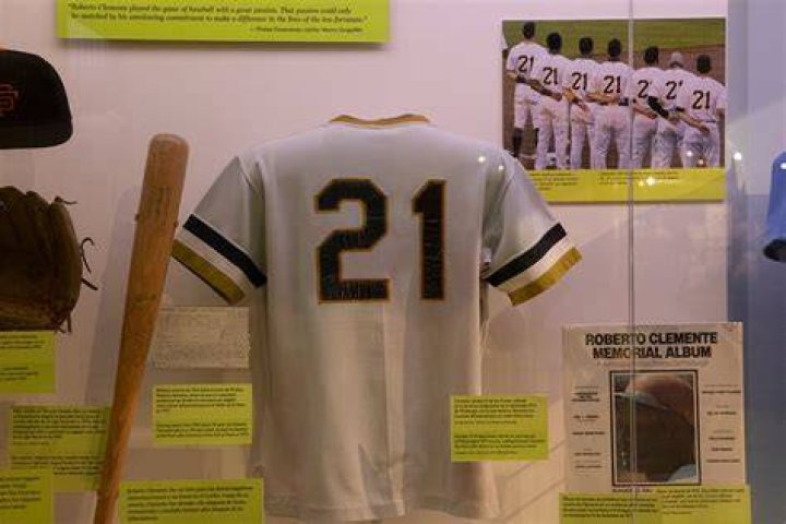 Why did Roberto Clemente wear 21?