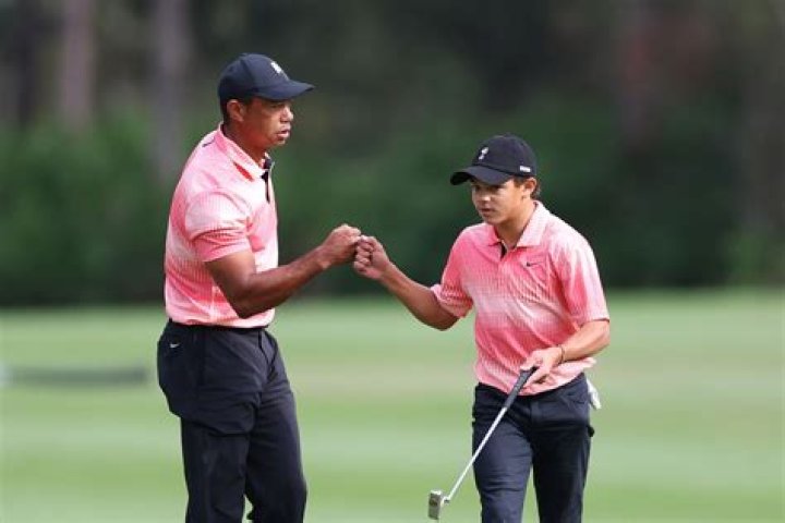 Why did Tiger Woods switch caddies?