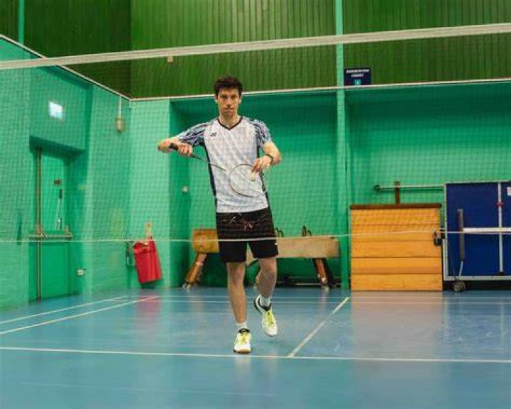 Why do badminton players retire early?