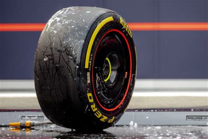 Why do F1 cars need warm Tyres?