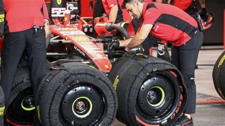 Why do F1 drivers warm their tyres?