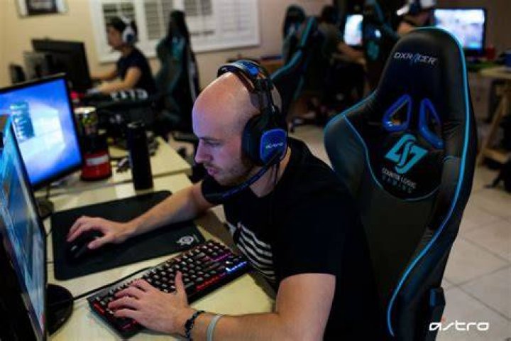 Why do pros play a fade?