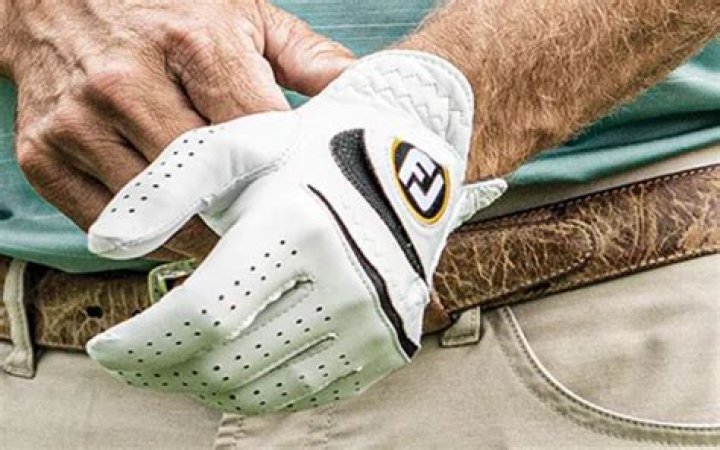 Why does Bill Murray wear two golf gloves?