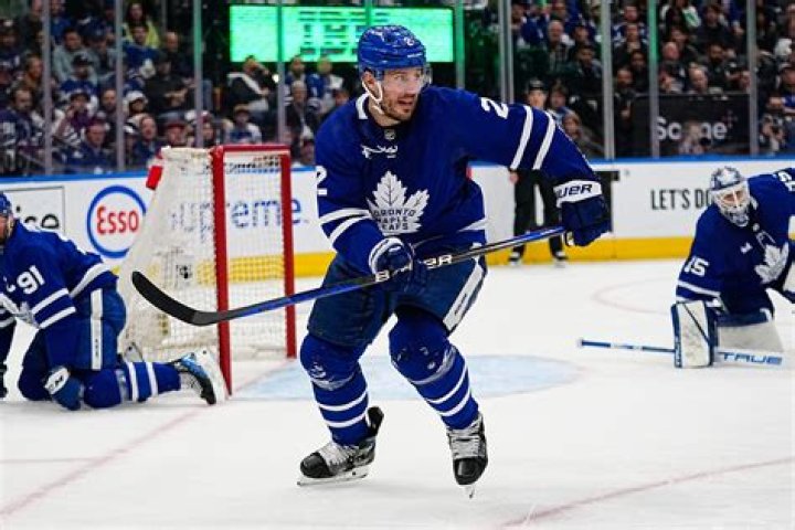 Why does James Van Riemsdyk use green tape?