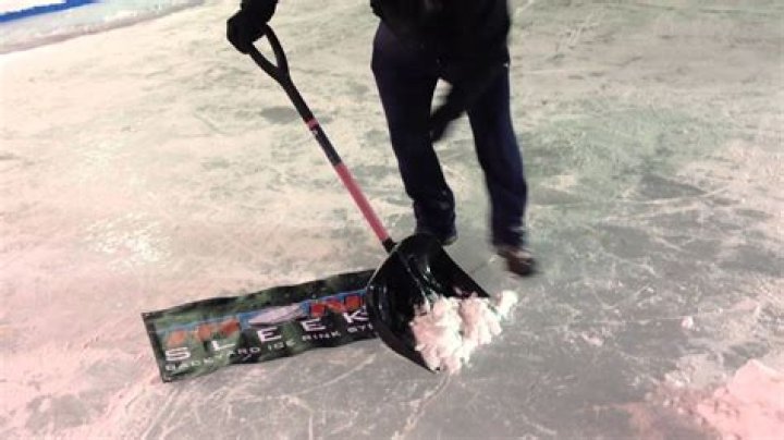 Why does my ice rink crack?