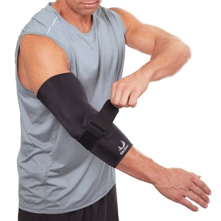 Why does Raonic wear an arm sleeve?