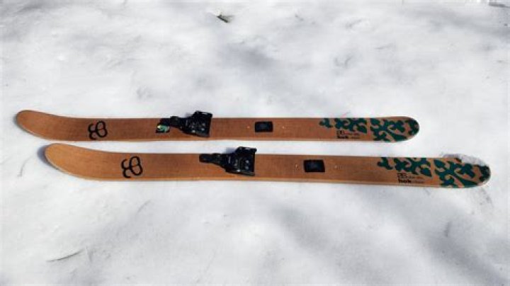 Why don't cross-country skis have edges?