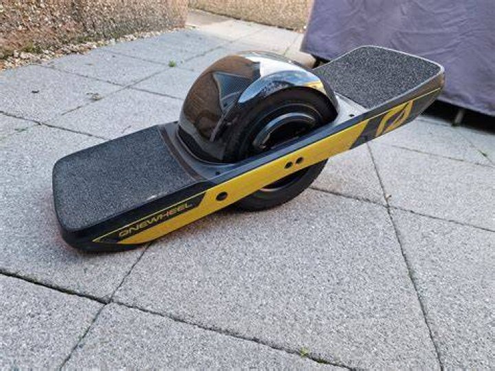 Why is my Onewheel Pint flashing yellow?