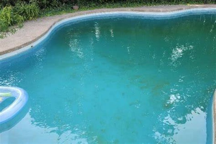 Will a cloudy pool clear on its own?
