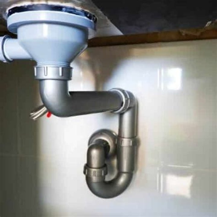 Will vinegar hurt PVC pipes?